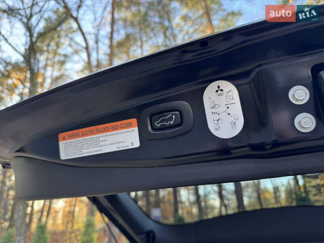 Чорний Міцубісі Аутлендер, об'ємом двигуна 2 л та пробігом 173 тис. км за 15299 $, фото 122 на Automoto.ua