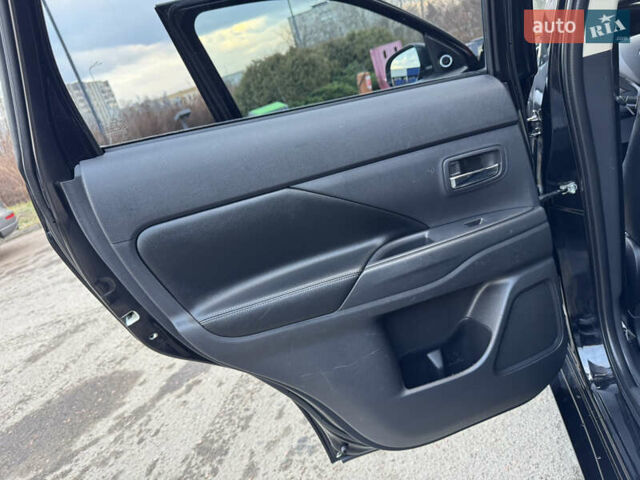 Чорний Міцубісі Аутлендер, об'ємом двигуна 2 л та пробігом 157 тис. км за 15299 $, фото 92 на Automoto.ua