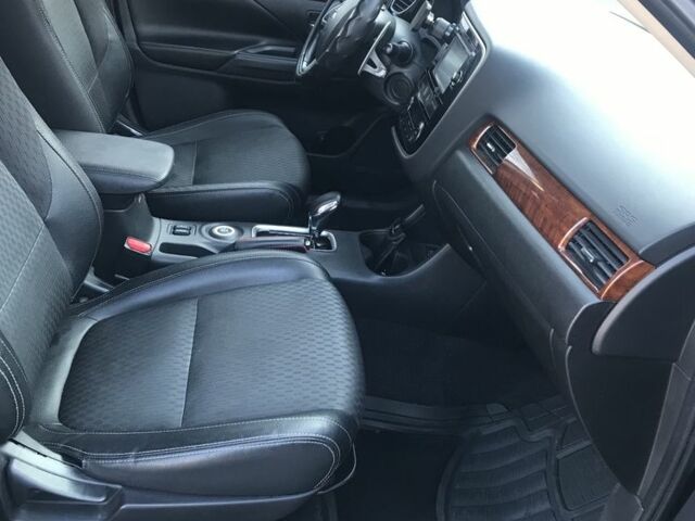 Черный Мицубиси Аутлендер, объемом двигателя 3 л и пробегом 250 тыс. км за 13500 $, фото 13 на Automoto.ua