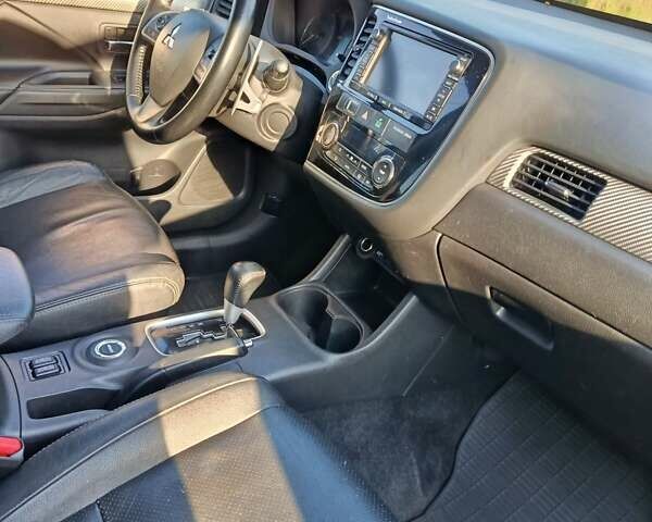 Черный Мицубиси Аутлендер, объемом двигателя 2.27 л и пробегом 260 тыс. км за 14850 $, фото 8 на Automoto.ua