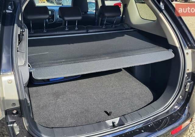 Чорний Міцубісі Аутлендер, об'ємом двигуна 2 л та пробігом 237 тис. км за 13800 $, фото 23 на Automoto.ua