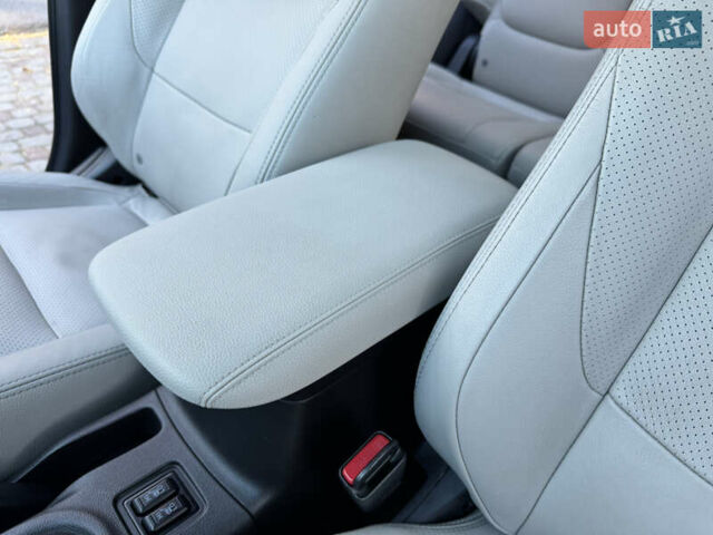 Чорний Міцубісі Аутлендер, об'ємом двигуна 2 л та пробігом 173 тис. км за 15299 $, фото 94 на Automoto.ua