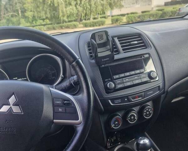 Чорний Міцубісі Аутлендер, об'ємом двигуна 2 л та пробігом 83 тис. км за 13500 $, фото 10 на Automoto.ua