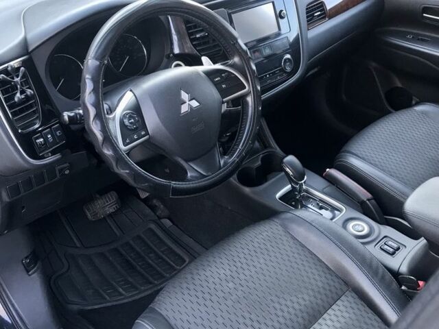 Черный Мицубиси Аутлендер, объемом двигателя 3 л и пробегом 250 тыс. км за 13500 $, фото 10 на Automoto.ua