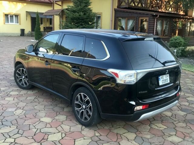 Черный Мицубиси Аутлендер, объемом двигателя 3 л и пробегом 250 тыс. км за 13500 $, фото 3 на Automoto.ua