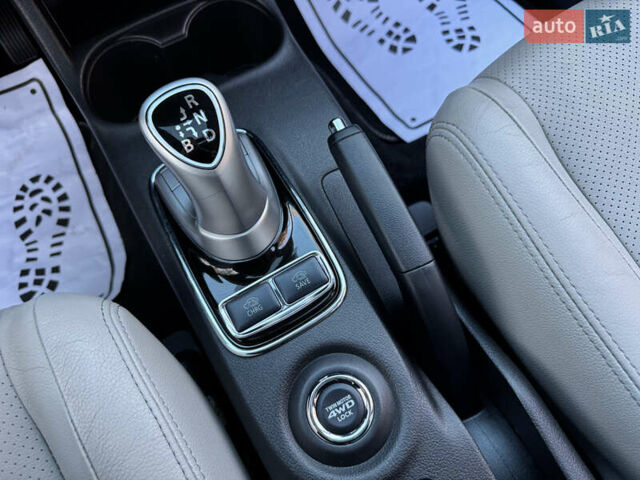 Чорний Міцубісі Аутлендер, об'ємом двигуна 2 л та пробігом 173 тис. км за 15299 $, фото 92 на Automoto.ua