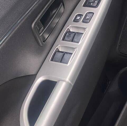 Чорний Міцубісі Аутлендер, об'ємом двигуна 2 л та пробігом 250 тис. км за 10800 $, фото 16 на Automoto.ua