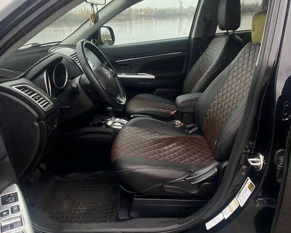 Чорний Міцубісі Аутлендер, об'ємом двигуна 2 л та пробігом 250 тис. км за 10800 $, фото 15 на Automoto.ua