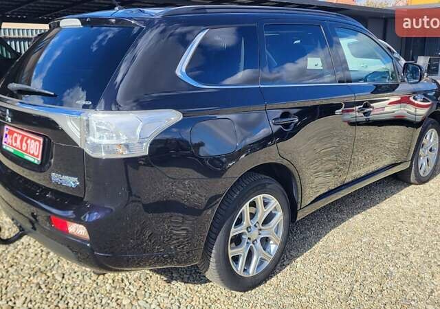 Чорний Міцубісі Аутлендер, об'ємом двигуна 2 л та пробігом 237 тис. км за 13800 $, фото 6 на Automoto.ua
