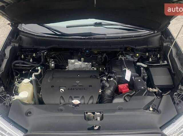 Чорний Міцубісі Аутлендер, об'ємом двигуна 2 л та пробігом 250 тис. км за 10800 $, фото 22 на Automoto.ua