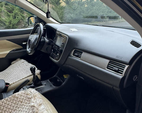 Черный Мицубиси Аутлендер, объемом двигателя 2.27 л и пробегом 244 тыс. км за 14000 $, фото 18 на Automoto.ua