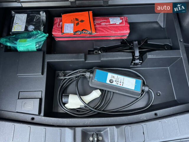 Чорний Міцубісі Аутлендер, об'ємом двигуна 2 л та пробігом 157 тис. км за 15299 $, фото 106 на Automoto.ua