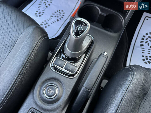 Чорний Міцубісі Аутлендер, об'ємом двигуна 2 л та пробігом 157 тис. км за 15299 $, фото 89 на Automoto.ua