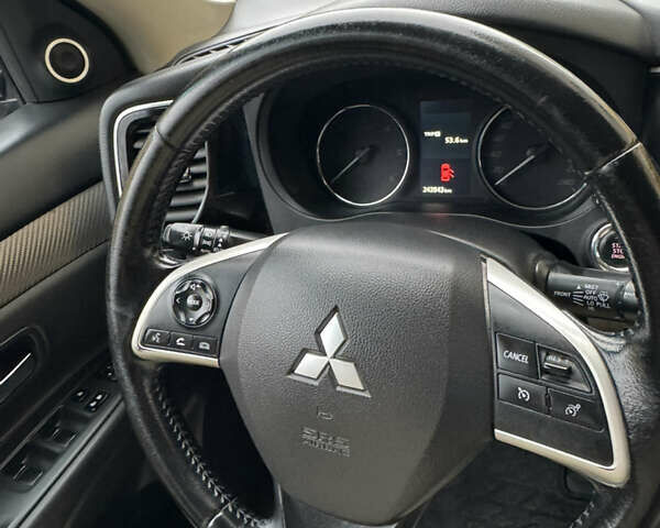 Черный Мицубиси Аутлендер, объемом двигателя 2.27 л и пробегом 244 тыс. км за 14000 $, фото 16 на Automoto.ua