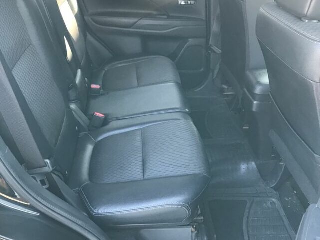 Черный Мицубиси Аутлендер, объемом двигателя 3 л и пробегом 250 тыс. км за 13500 $, фото 16 на Automoto.ua