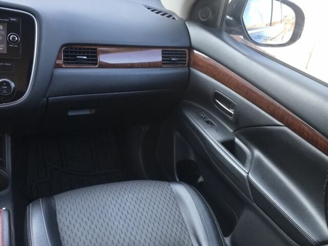 Черный Мицубиси Аутлендер, объемом двигателя 3 л и пробегом 250 тыс. км за 13500 $, фото 12 на Automoto.ua