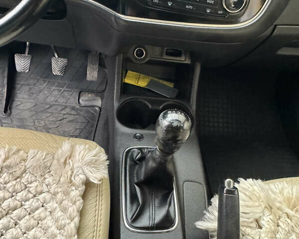 Черный Мицубиси Аутлендер, объемом двигателя 2.27 л и пробегом 244 тыс. км за 14000 $, фото 20 на Automoto.ua