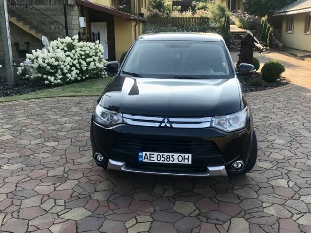 Черный Мицубиси Аутлендер, объемом двигателя 3 л и пробегом 250 тыс. км за 13500 $, фото 2 на Automoto.ua