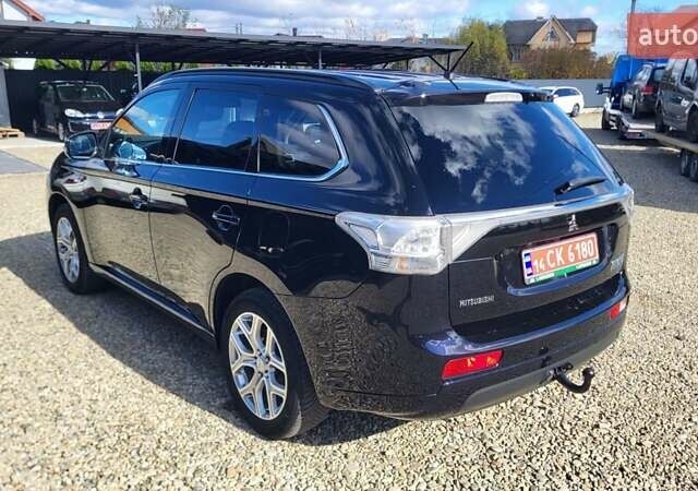 Чорний Міцубісі Аутлендер, об'ємом двигуна 2 л та пробігом 237 тис. км за 13800 $, фото 3 на Automoto.ua