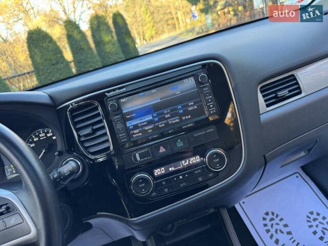 Чорний Міцубісі Аутлендер, об'ємом двигуна 2 л та пробігом 173 тис. км за 15299 $, фото 89 на Automoto.ua