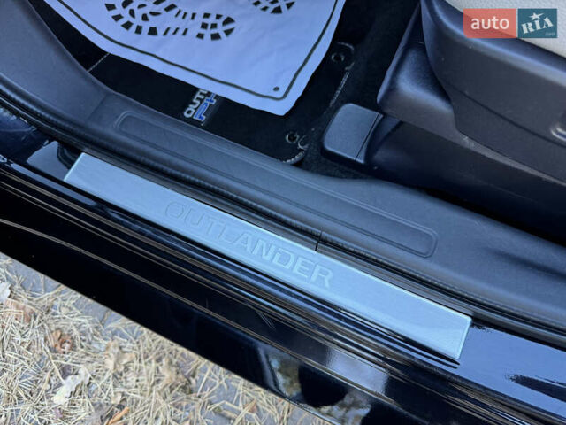 Чорний Міцубісі Аутлендер, об'ємом двигуна 2 л та пробігом 173 тис. км за 15299 $, фото 78 на Automoto.ua