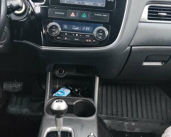 Чорний Міцубісі Аутлендер, об'ємом двигуна 2.4 л та пробігом 224 тис. км за 12000 $, фото 16 на Automoto.ua