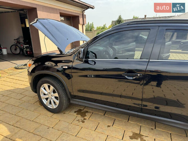 Чорний Міцубісі Аутлендер, об'ємом двигуна 2 л та пробігом 211 тис. км за 9500 $, фото 2 на Automoto.ua