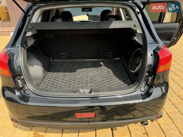 Чорний Міцубісі Аутлендер, об'ємом двигуна 2 л та пробігом 211 тис. км за 9500 $, фото 8 на Automoto.ua