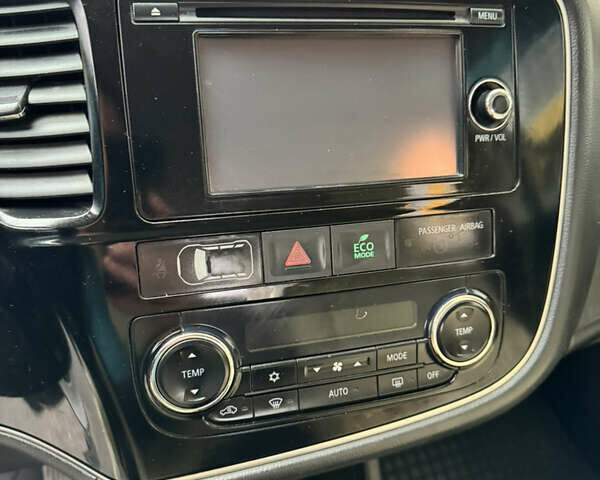 Черный Мицубиси Аутлендер, объемом двигателя 2.27 л и пробегом 244 тыс. км за 14000 $, фото 23 на Automoto.ua