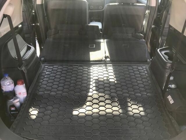 Черный Мицубиси Аутлендер, объемом двигателя 3 л и пробегом 250 тыс. км за 13500 $, фото 20 на Automoto.ua