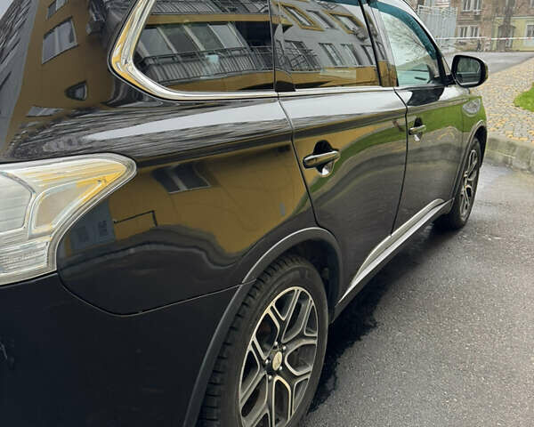 Черный Мицубиси Аутлендер, объемом двигателя 2.27 л и пробегом 244 тыс. км за 14000 $, фото 2 на Automoto.ua