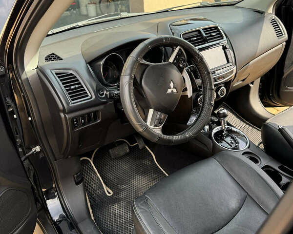 Чорний Міцубісі Аутлендер, об'ємом двигуна 2 л та пробігом 211 тис. км за 9500 $, фото 6 на Automoto.ua
