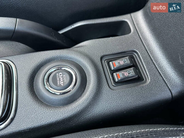 Чорний Міцубісі Аутлендер, об'ємом двигуна 2 л та пробігом 157 тис. км за 15299 $, фото 80 на Automoto.ua