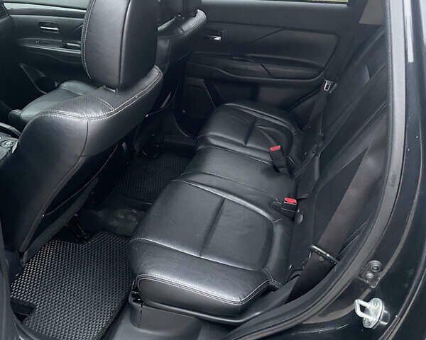 Черный Мицубиси Аутлендер, объемом двигателя 3 л и пробегом 260 тыс. км за 13799 $, фото 18 на Automoto.ua