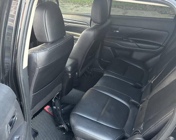 Чорний Міцубісі Аутлендер, об'ємом двигуна 3 л та пробігом 122 тис. км за 17645 $, фото 5 на Automoto.ua