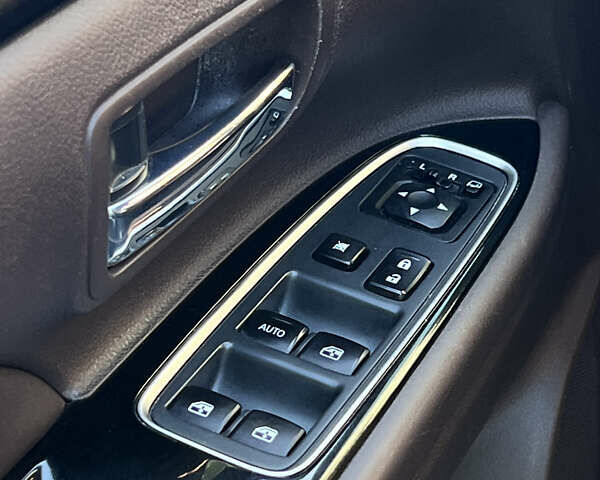 Чорний Міцубісі Аутлендер, об'ємом двигуна 2 л та пробігом 233 тис. км за 18000 $, фото 11 на Automoto.ua