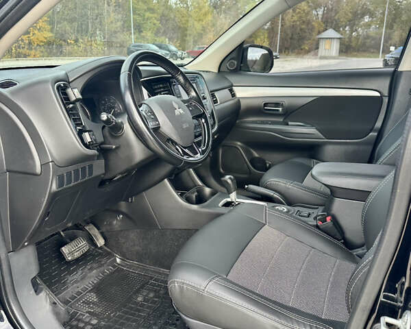 Черный Мицубиси Аутлендер, объемом двигателя 2.36 л и пробегом 119 тыс. км за 15600 $, фото 5 на Automoto.ua