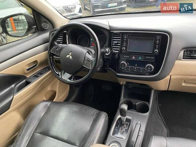 Черный Мицубиси Аутлендер, объемом двигателя 2.36 л и пробегом 143 тыс. км за 12900 $, фото 9 на Automoto.ua