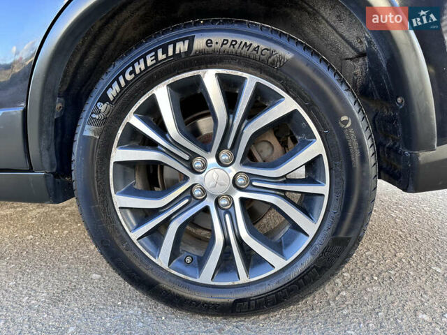 Черный Мицубиси Аутлендер, объемом двигателя 2.36 л и пробегом 150 тыс. км за 14900 $, фото 12 на Automoto.ua