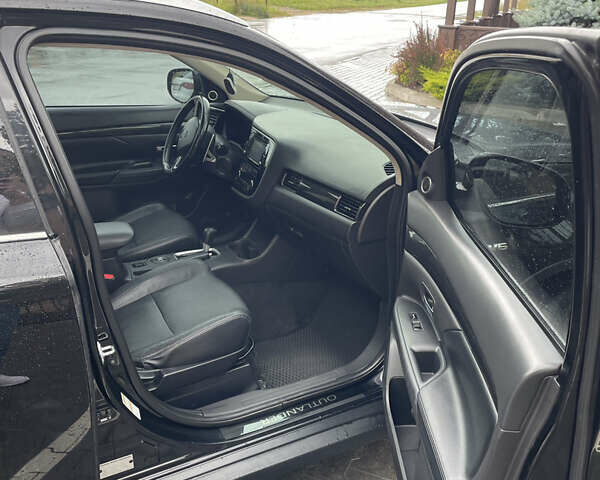 Черный Мицубиси Аутлендер, объемом двигателя 3 л и пробегом 257 тыс. км за 13699 $, фото 17 на Automoto.ua