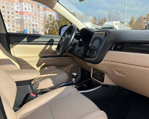 Черный Мицубиси Аутлендер, объемом двигателя 2.36 л и пробегом 91 тыс. км за 15500 $, фото 15 на Automoto.ua