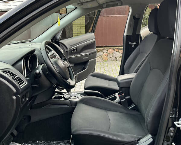 Чорний Міцубісі Аутлендер, об'ємом двигуна 2 л та пробігом 170 тис. км за 10999 $, фото 19 на Automoto.ua