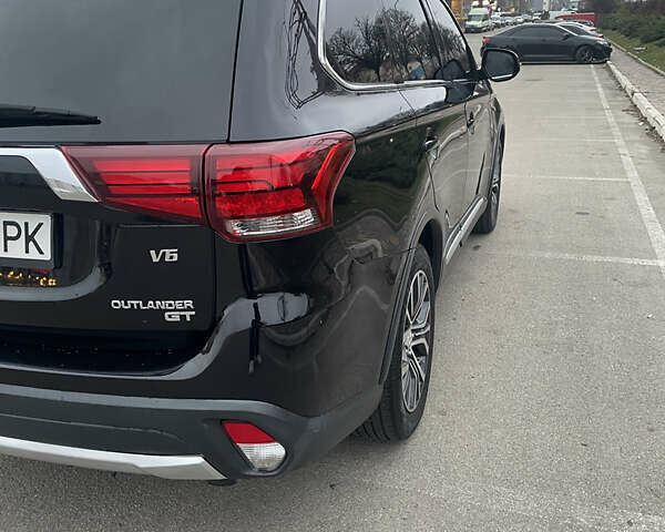 Черный Мицубиси Аутлендер, объемом двигателя 3 л и пробегом 260 тыс. км за 13799 $, фото 5 на Automoto.ua