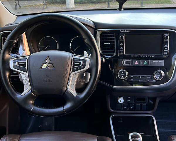 Чорний Міцубісі Аутлендер, об'ємом двигуна 2 л та пробігом 233 тис. км за 18000 $, фото 10 на Automoto.ua