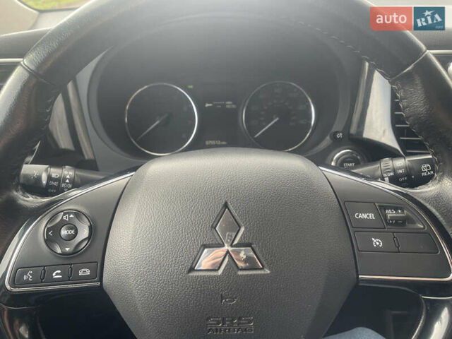 Чорний Міцубісі Аутлендер, об'ємом двигуна 2.36 л та пробігом 121 тис. км за 14700 $, фото 9 на Automoto.ua