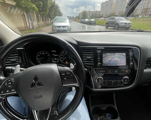 Черный Мицубиси Аутлендер, объемом двигателя 3 л и пробегом 257 тыс. км за 13699 $, фото 32 на Automoto.ua