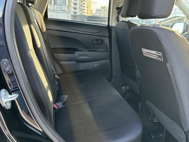 Черный Мицубиси Аутлендер, объемом двигателя 2 л и пробегом 105 тыс. км за 9999 $, фото 5 на Automoto.ua