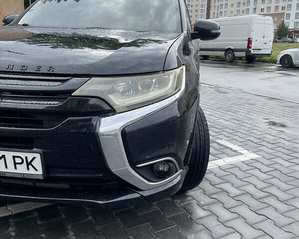 Черный Мицубиси Аутлендер, объемом двигателя 3 л и пробегом 257 тыс. км за 13699 $, фото 6 на Automoto.ua