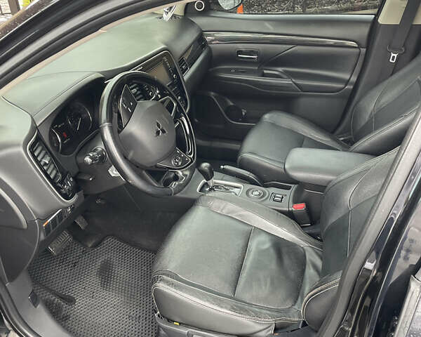 Черный Мицубиси Аутлендер, объемом двигателя 3 л и пробегом 257 тыс. км за 13699 $, фото 24 на Automoto.ua