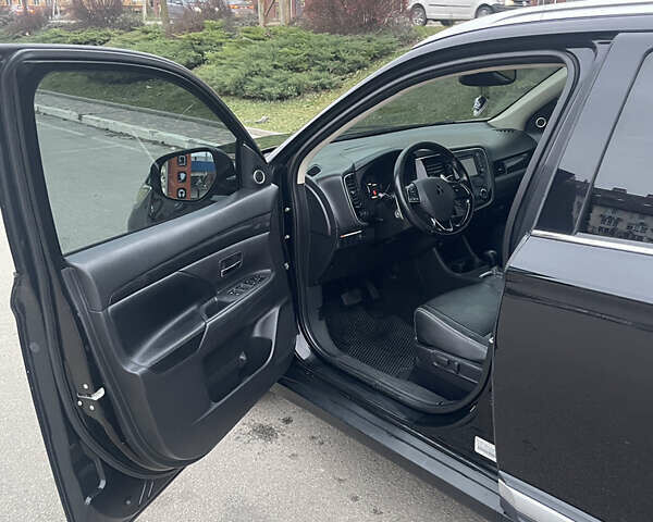 Черный Мицубиси Аутлендер, объемом двигателя 3 л и пробегом 260 тыс. км за 13799 $, фото 19 на Automoto.ua